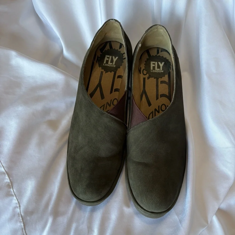 Fly London Peso Wedge Slip On Shoes Heels Green Suede Leather Size 40